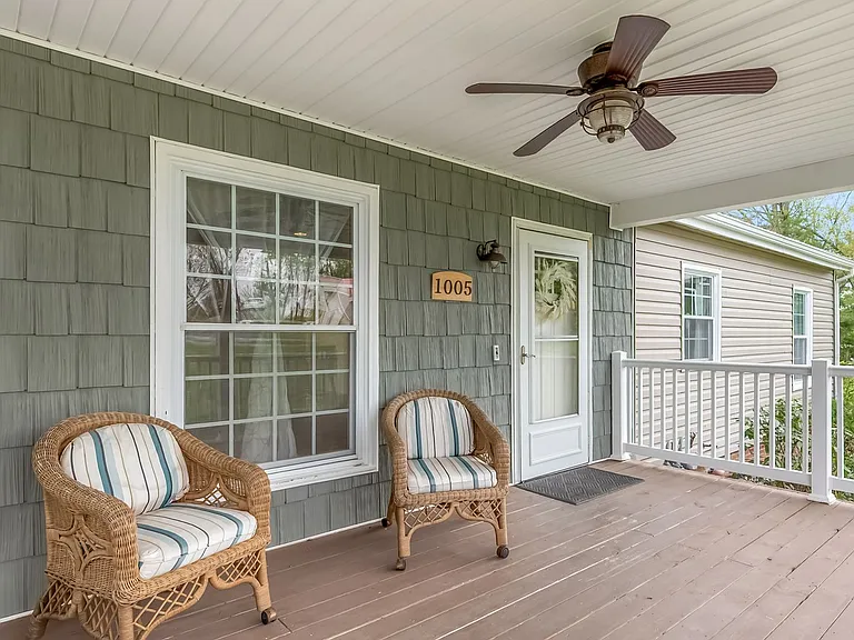 1005 Glade Rd — Photo 4