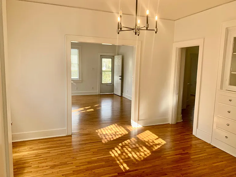 303 N Van Buren St — Photo 11