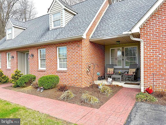 4th image of 245 Montclair Rd