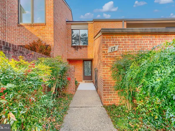 17 Oakhampton Dr, Lutherville Timonium, MD 21093