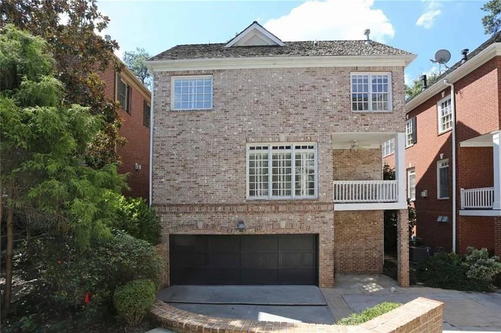 4 bed, 3.5 bath, 3946 sqft, $6,000 — Photo 4