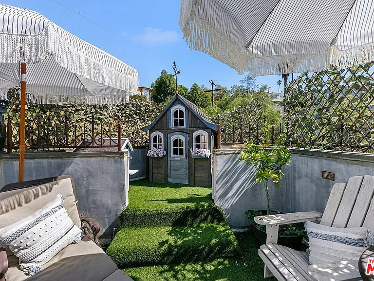 2851 Seabreeze Dr — Photo 49