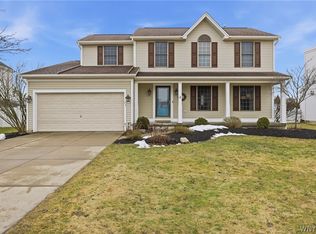 23 Woodgate Dr, Lancaster, NY 14086