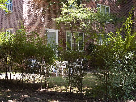 4th image of 69-21C 186th Ln