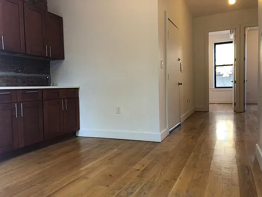 Rented by Premier Metro Realty Corp | media 21