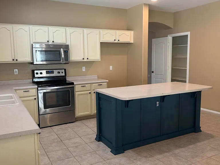 6160 W Oraibi Dr — Photo 3