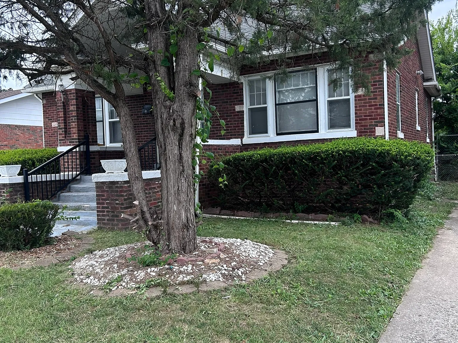 3 bed, 1200 sqft, $995 — Photo 3