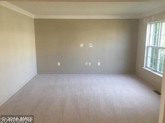 4th image of 9525 Laurel Oak Dr