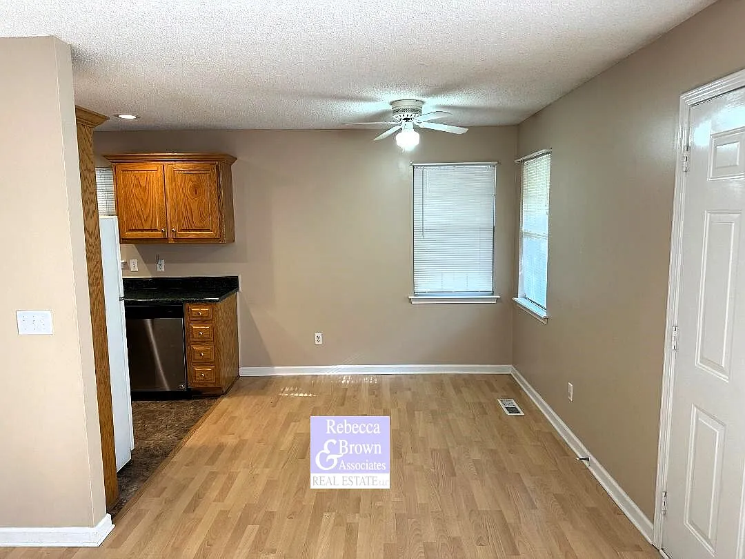 2 bed, 810 sqft, $1,100 — Photo 4