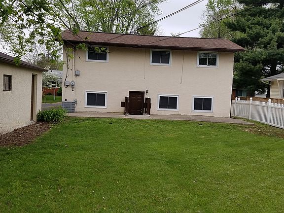 3rd image of 1465 Cardwell Sq N
