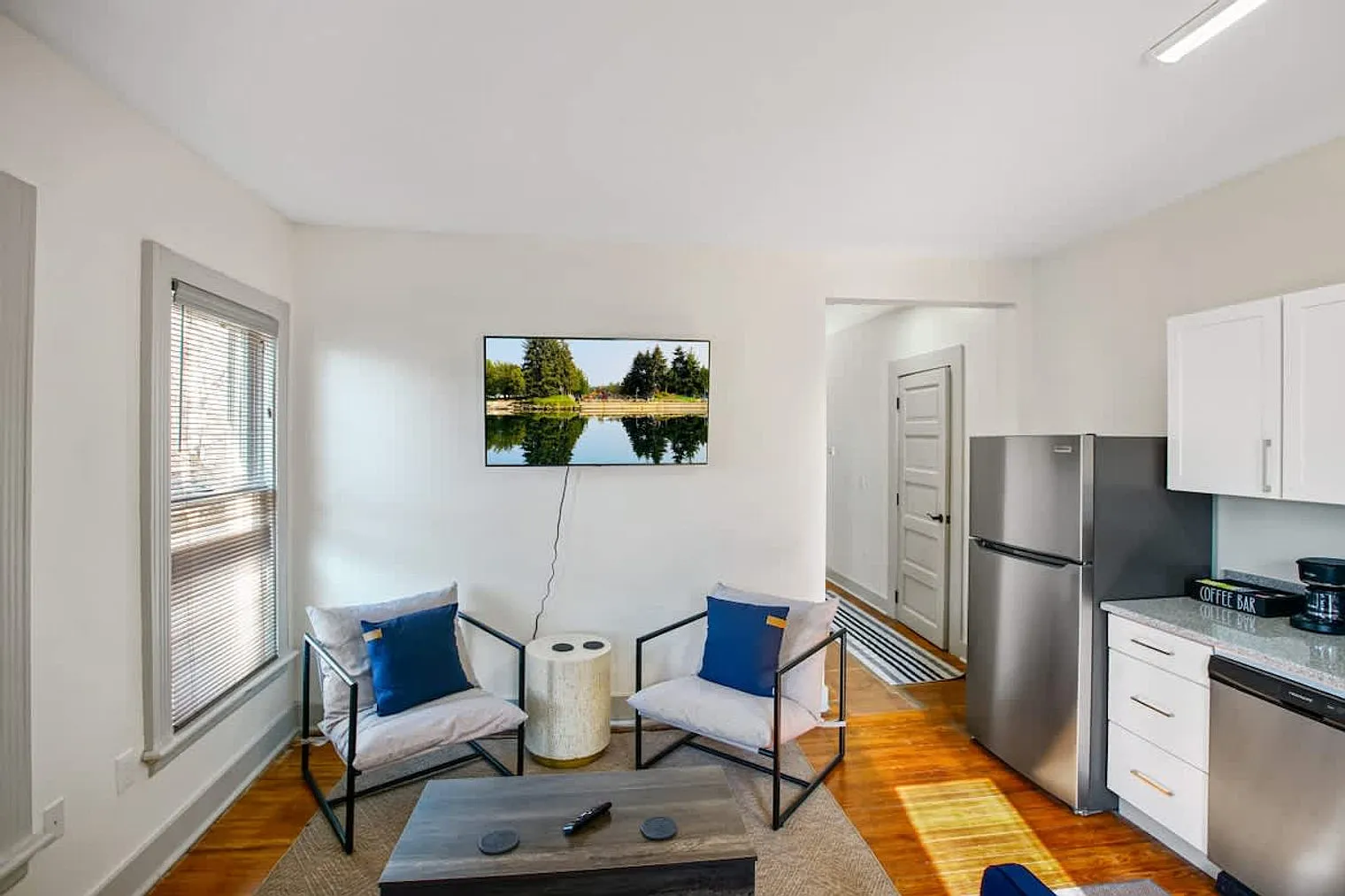 1 bed, 1.0 bath, 699 sqft, $1,752 — Photo 3