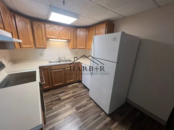 Oak Tree Flats, 1105 3rd St NW #400-8, Austin, MN 55912