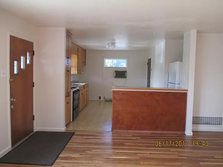 1122 S Cedar St — Photo 8