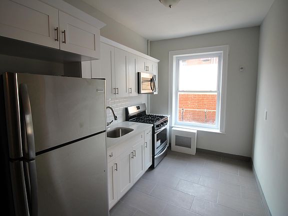 5th image of 9417 Foster Ave #4
