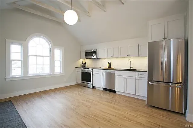 1 bed, 742 sqft, $2,595 — Photo 2