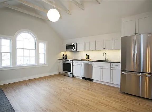 2nd image of 2 Park St Ste 3