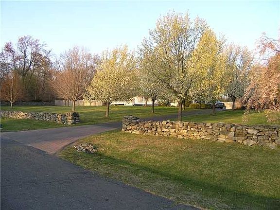 3rd image of 32 Equestrian Dr