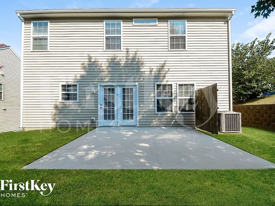 2nd image of 2914 Moorgate Ave