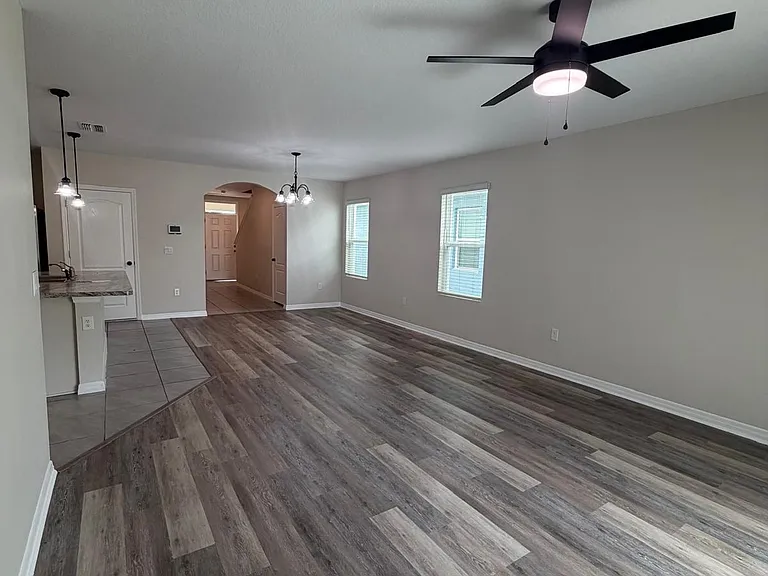 225 Gina Ln — Photo 3