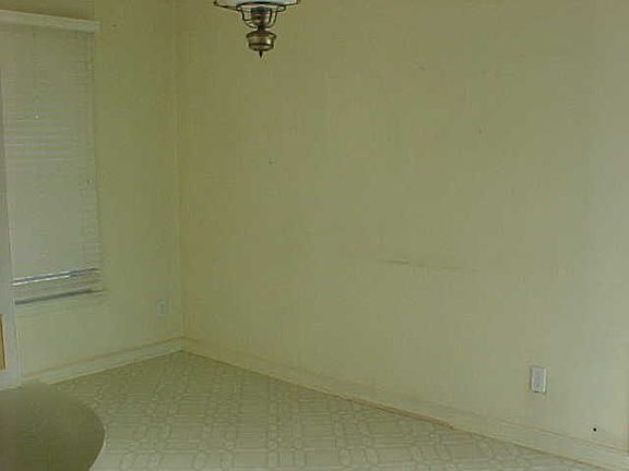 3rd image of 1201 Avenue L NW