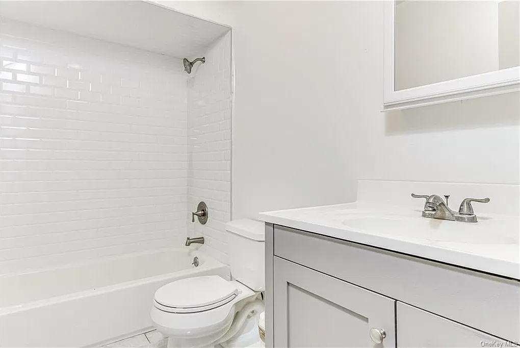 8 bed, $5,990 — Photo 4