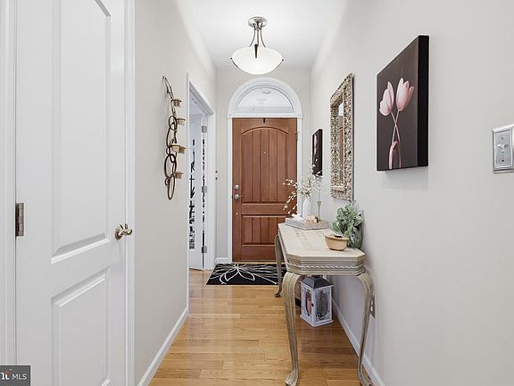 3rd image of 2818 Mimosa Ln
