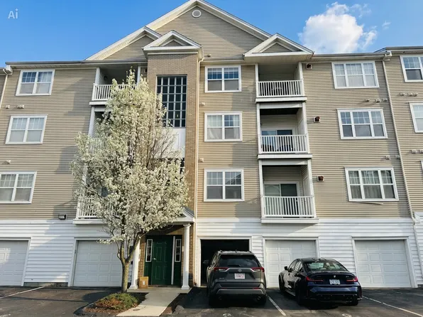 86 Mill St APT 302, Woonsocket, RI 02895