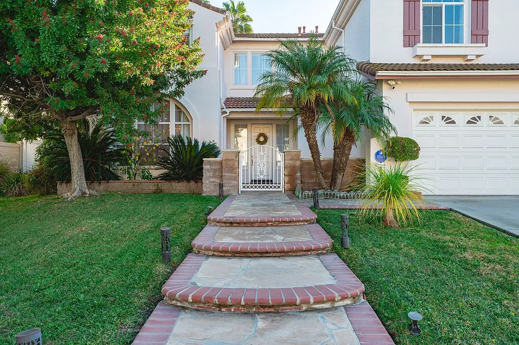 5 bed, 4.5 bath, 4029 sqft, $6,000 — Photo 2