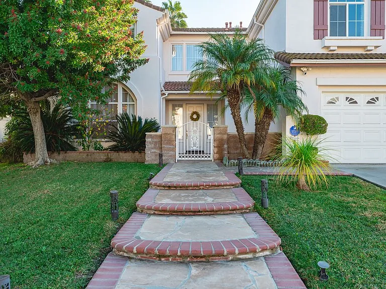 19366 Fortune Pl — Photo 2