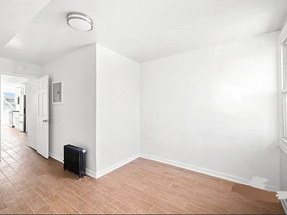 2nd image of 615 E 2nd St #3