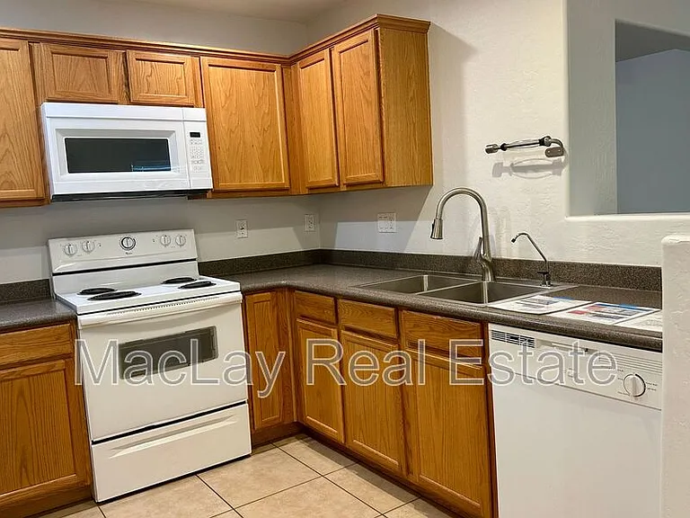 5809 E Hampton Ave — Photo 8