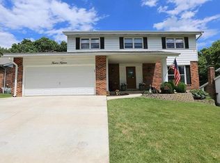 1215 Summit Meadows Dr, Fenton, MO