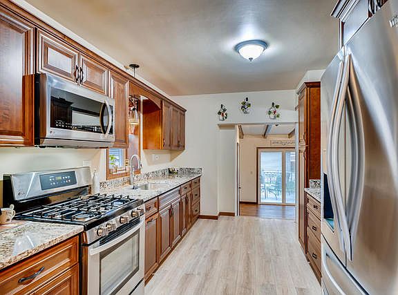 3rd image of 10021 S Minnick Ave