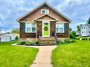 567 10th Ave S, Clinton, IA 52732