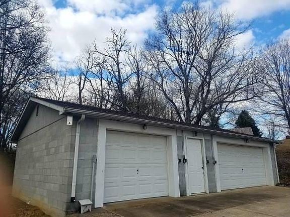 Detached Shop/Garage