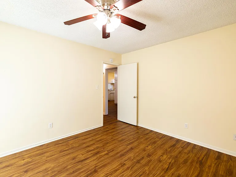 Sleepy Hollow Apartments — Photo 42