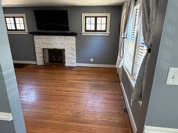 4th image of 104 Oxford Pl