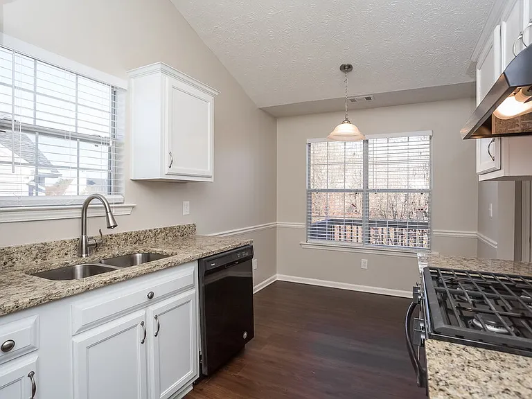 430 Summer Hill Cir — Photo 7