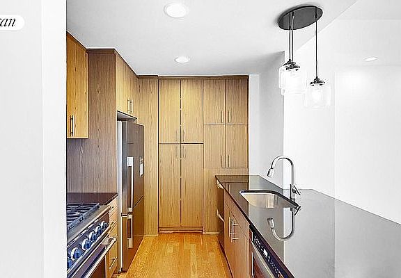 3rd image of 5-49 Borden Ave #6E
