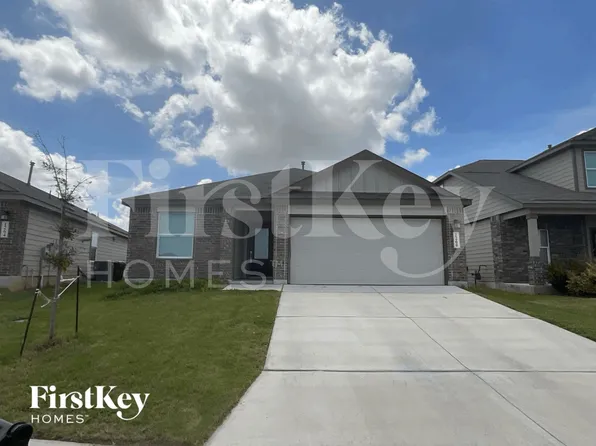 1260 Treehouse Ln, New Braunfels, TX 78130