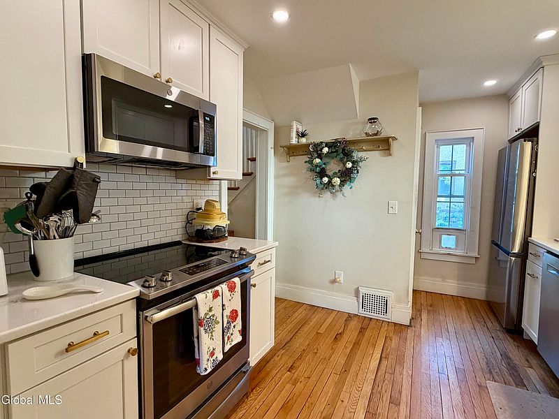 3rd image of 5 Cunningham Avenue