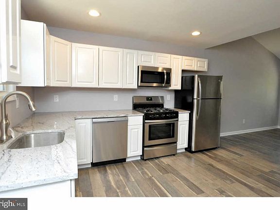 5th image of 305 Wiltshire Dr