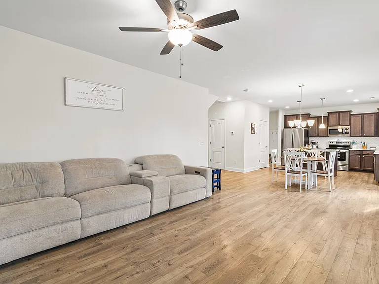 216 Bunting Dr — Photo 16