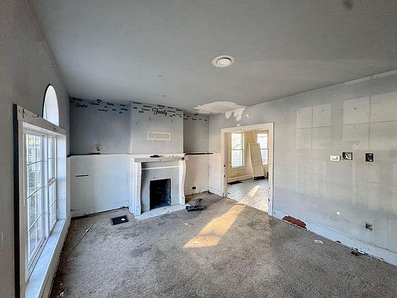 3rd image of 333 S Warren Ave