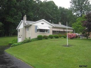 47 Woodside Dr, York, PA 17402