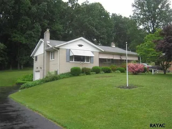 47 Woodside Dr, York, PA 17402