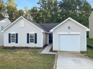 924 Almora Dr, Charlotte, NC 28216