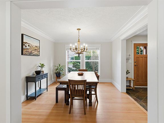 5th image of 647 Temple St
