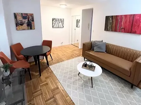 210 E 47th St, New York, NY