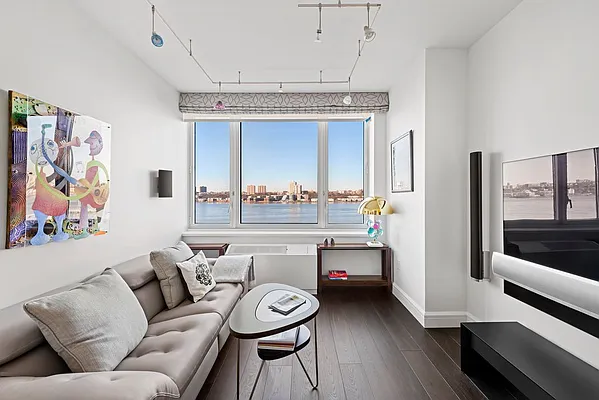 Sold by Nest Seekers International | media 7
